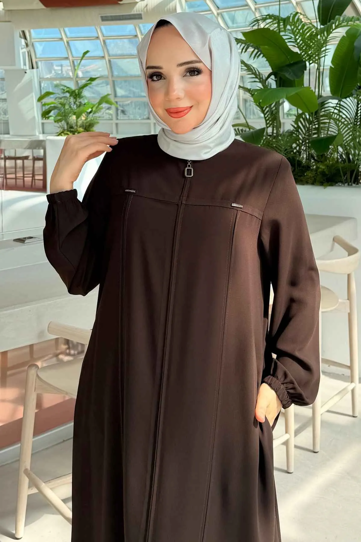 Boydan Fermuarlı ve Metal Detaylı Rabia Ferace 8885 -Kahve