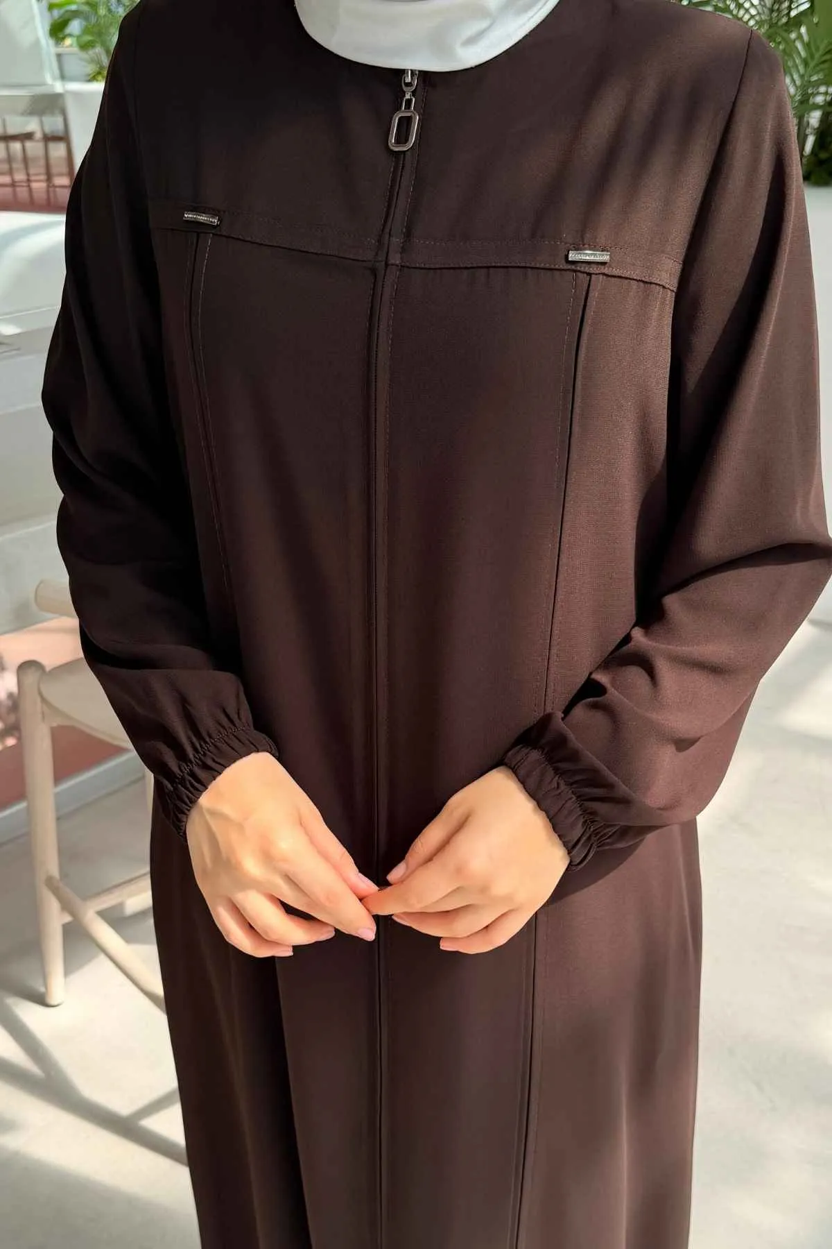 Boydan Fermuarlı ve Metal Detaylı Rabia Ferace 8885 -Kahve